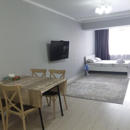 Центр Арбат Уютные Апартаменты В Новом Жк Almaty Exterior photo